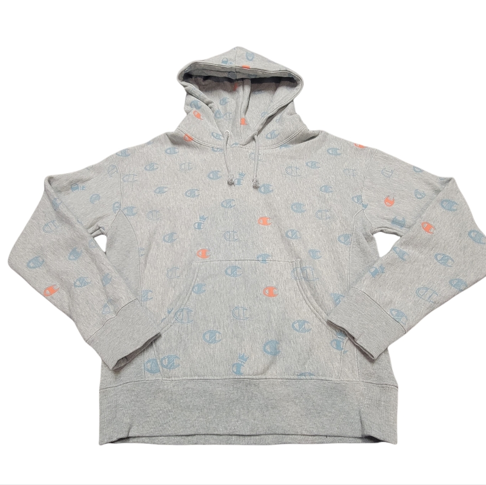 Champion hoodie.        b2